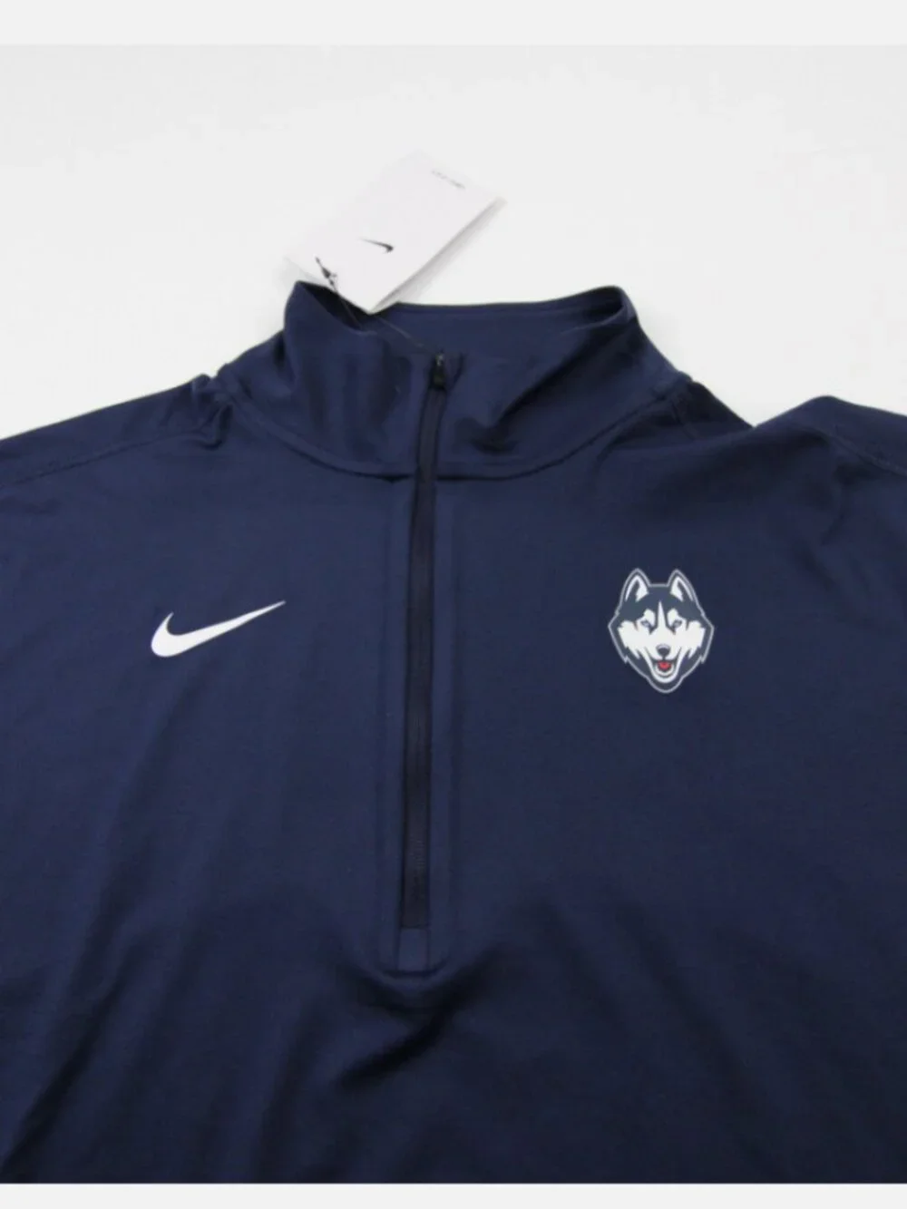 Women's NWT Nike Dri-Fit  UConn Huskies 1/4 Zip oullover